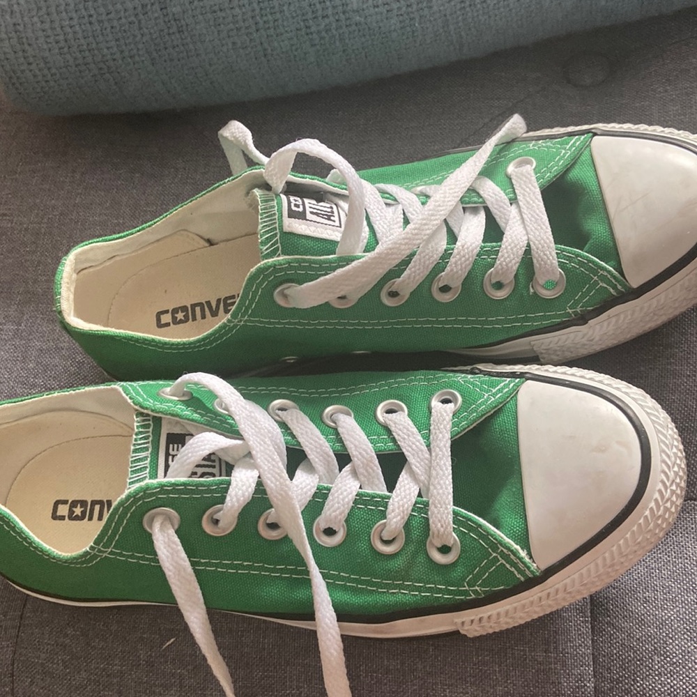 Converse Shoes 7 women 5 men
